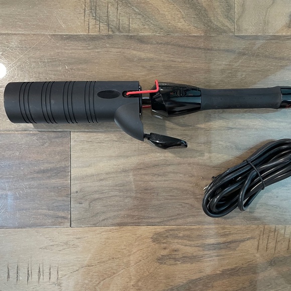 Excellent Condition Ceramic Curling Iron with Protective Cover - Picture 1 of 11